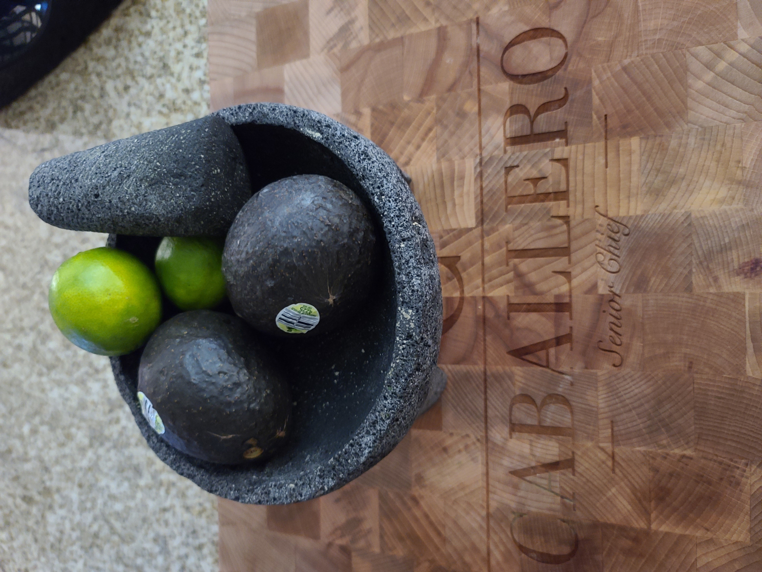 Genuine Handmade Mexican Mortar and Pestle, Molcajete de Piedra Natural  Volcanica Stone, Heavy & Durable, Perfect for Homemade Salsas, Guacamole,  and
