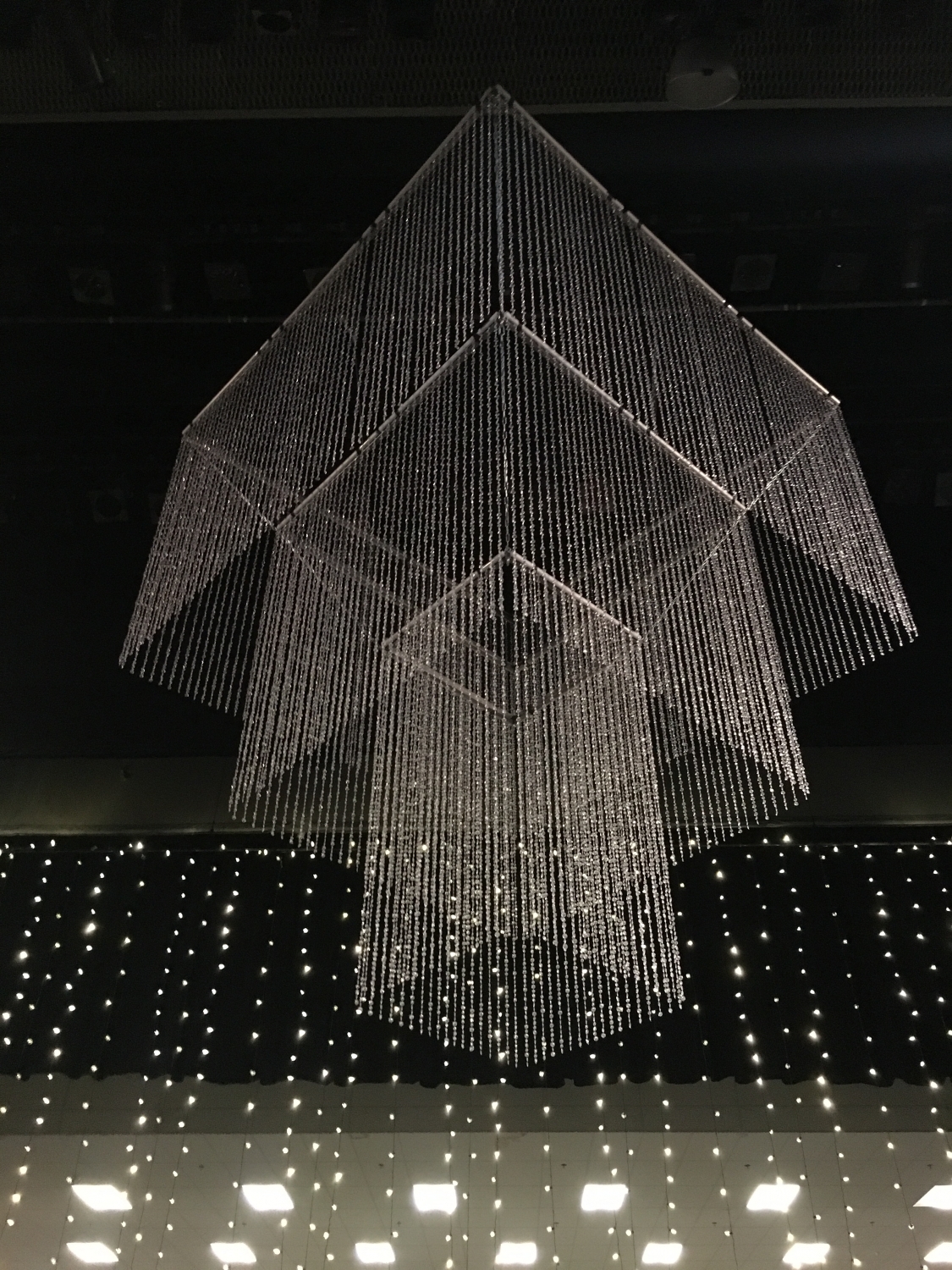 Anderson's Acrylic Crystal Iridescent Diamond Cut Curtain, 36 Inches x 20  Feet