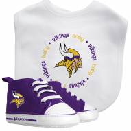 Minnesota Vikings Infant Bib & Shoes Gift Set